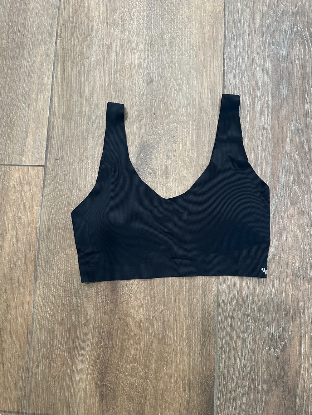 Nine West Black Seamless V-Neck Sports Bralette. Size M.
